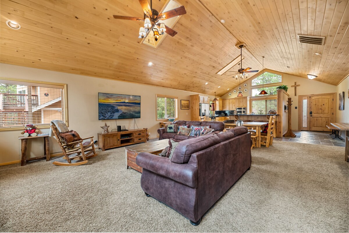 Top performing Airbnb: Solstice House: 1 Story! Forest/Trail access! in Big Bear & San Bernardino Mountains