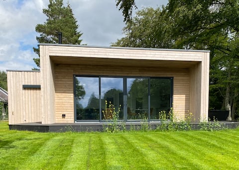Unique and secluded loch side cabin