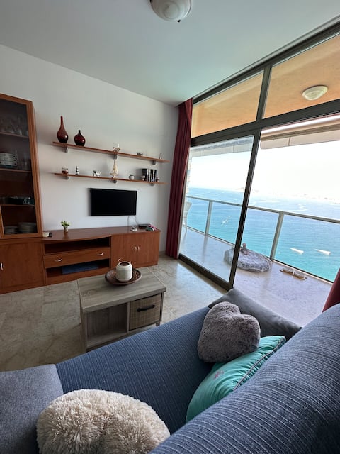 Top Airbnb: Beachfront apartment with access to the sea in Benidorm