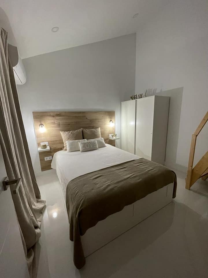 غرفة النوم الرئيسية.