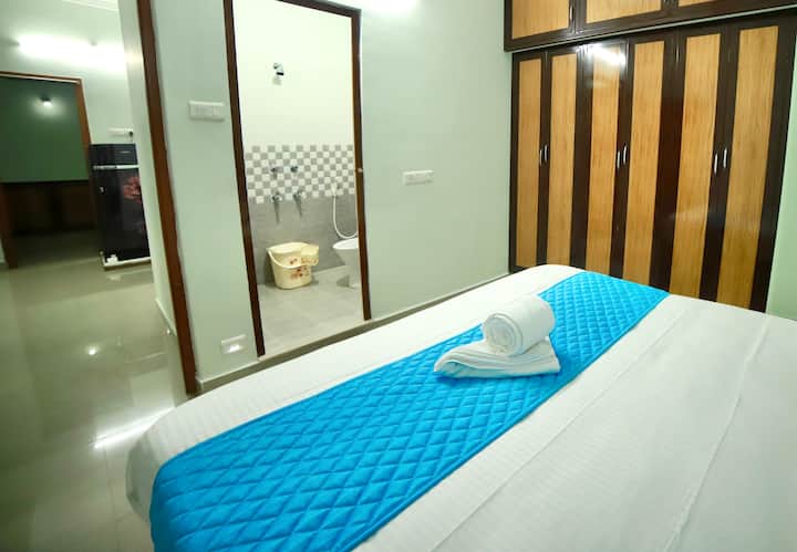 Safi, kubwa AC chumba cha kulala na bafu masharti