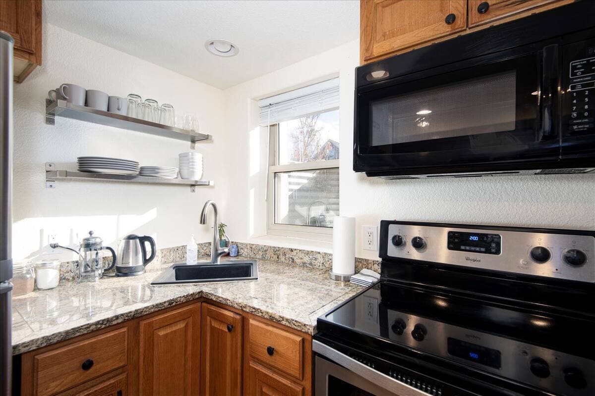 Popular Airbnb listing: Private Apt, heart of Denver, close to everything! in Speer