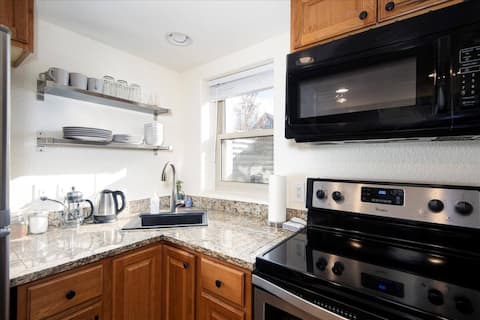Popular Airbnb listing: Private Apt, heart of Denver, close to everything! in Speer