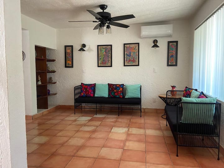 Hermosa Casa Con Encantador Jardín. - Zihuatanejo