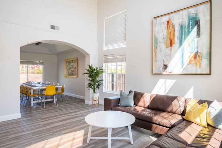 Modern 5BR Escape w/ Pool & Spa – 7 Min to Strip gallery image 3