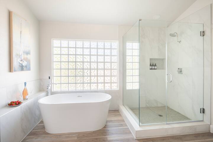 Modern 5BR Escape w/ Pool & Spa – 7 Min to Strip gallery image 5