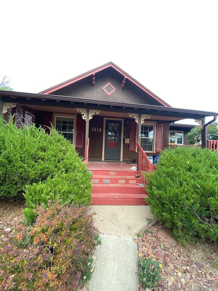 Quirky, dogfriendly 2 bedroom near downtown Houses for Rent in Rapid