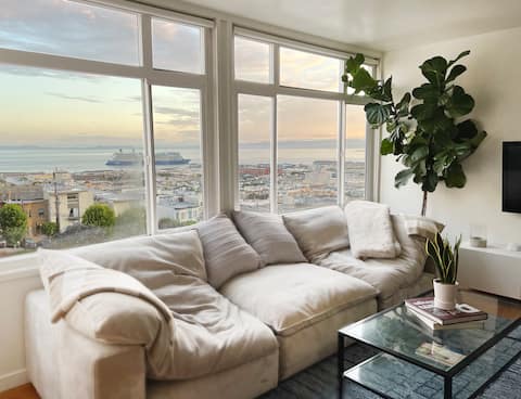 Top Airbnb: Amazing views from loft style condo Russian Hill in Russian Hill