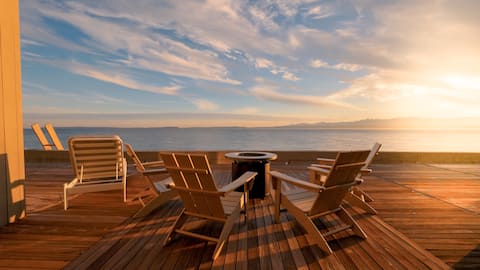 Sandy Beach Front Home on Whidbey w/ New Hot Tub
