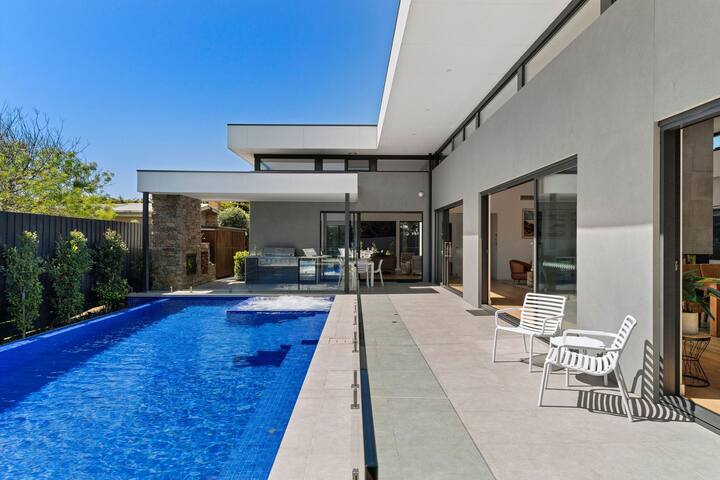 Pearse Retreat – Extraordinary Luxury Living gallery image 3