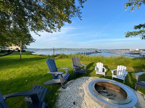 Cozy lakefront cabin with new dock + fire pit