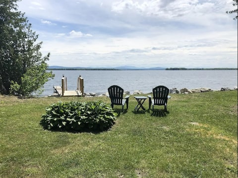 Cozy North Hero Lakefront w/Amazing views!