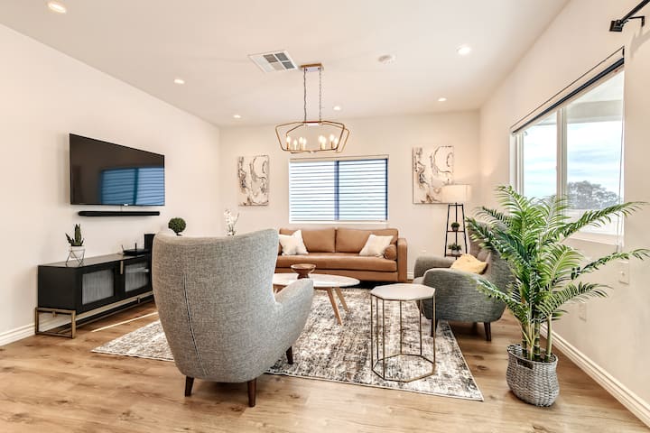 Charming Family Getaway: Yard ~ BBQ ~ Near College
