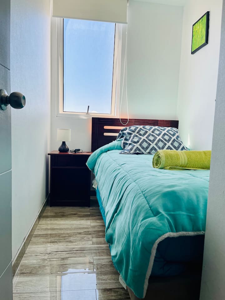 U trećoj spavaćoj sobi nalazi se krevet za jednu osobu, s plahtama, pernatim poplunom i debelom dekom za zimu.