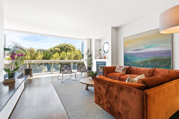 Cottesloe Beachside Oasis with Views to the Ocean gallery image 5