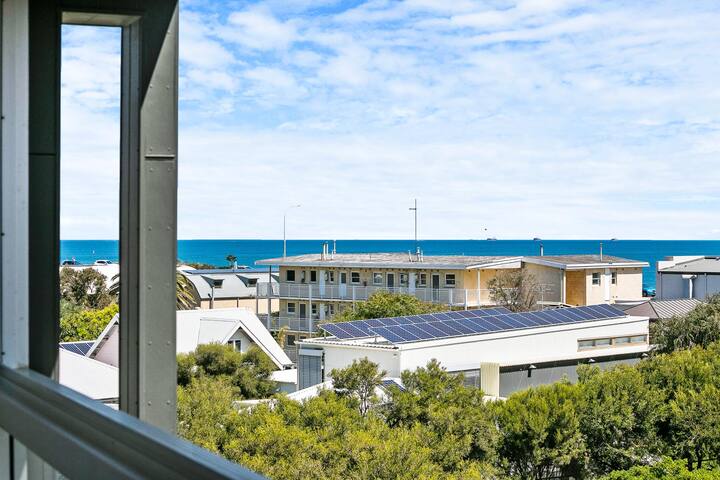 Cottesloe Beachside Oasis with Views to the Ocean gallery image 2