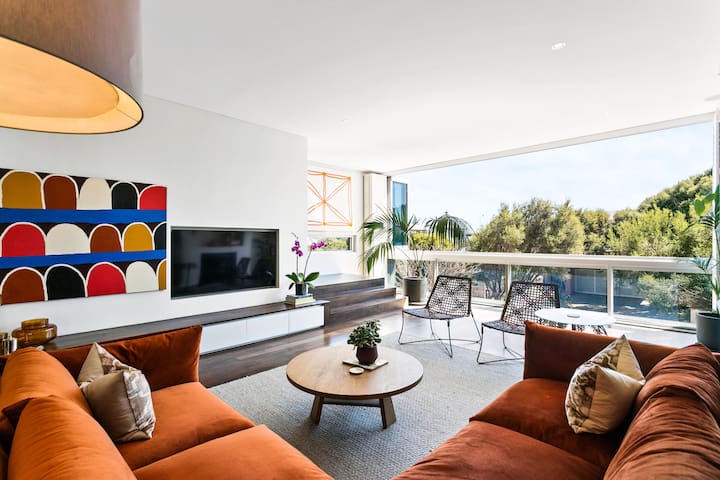 Cottesloe Beachside Oasis with Views to the Ocean