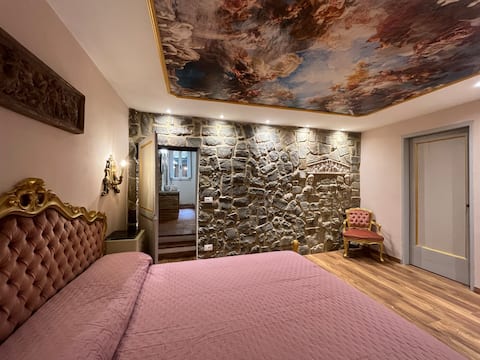 Cortona Suite - The palace with the frescoes