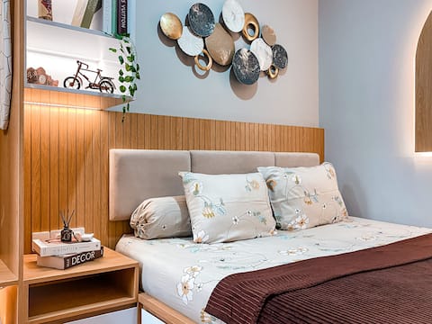 Wondrous 2BR. Parahyangan Residences By AYA Stays