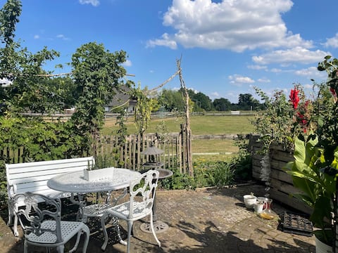 To the fairy garden
Lovely apartment in property.