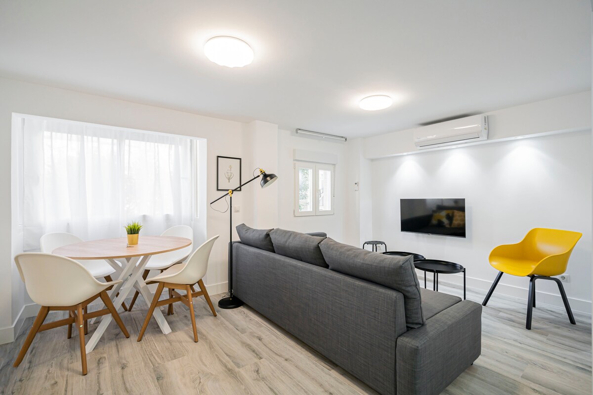 Successful Airbnb property: Beautiful family flat in residential area in San Blas Canillejas