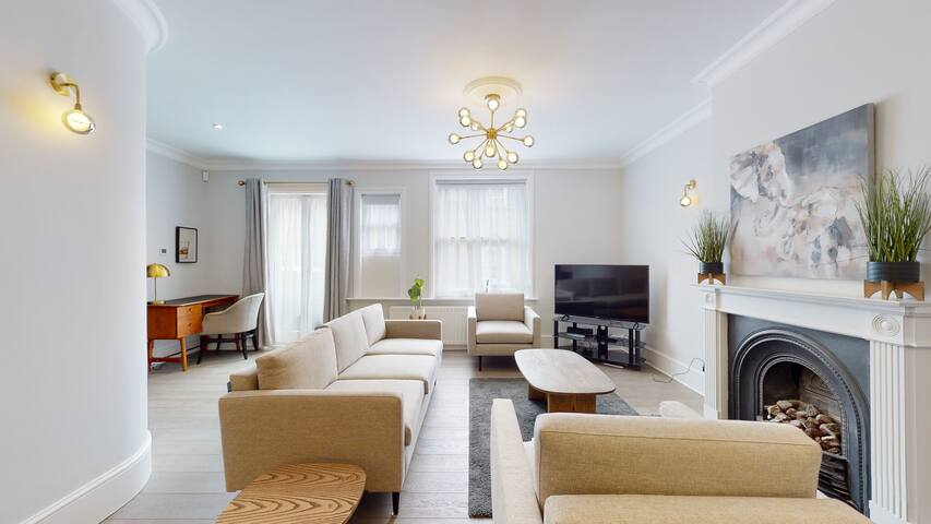 Marylebone Stunning 3-Bedroom Mews House gallery image 3