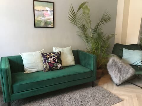 Lovely City Mews Garden Apartment