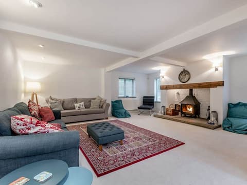 Top performing Airbnb: Stunning large Whitstable house in Canterbury