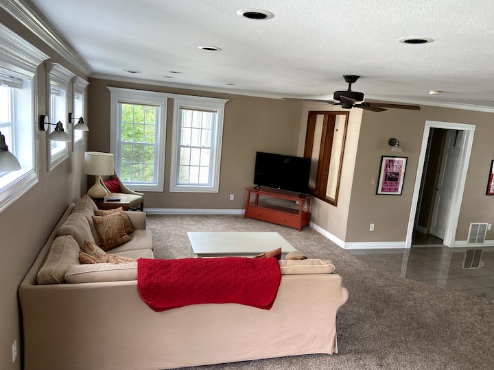 Spacious Townhouse Retreat, Steps From Downtown - Torch Lake, MI