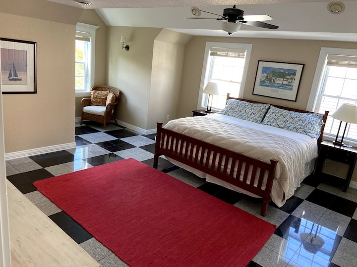 Spacious Townhouse Retreat, Steps From Downtown - Torch Lake, MI