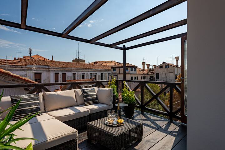 Stylish house with wonderful roof terrace gallery image 2