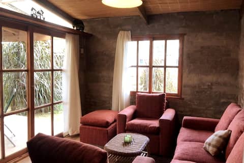 Cute 3 bedroom house, with garden and bottom.