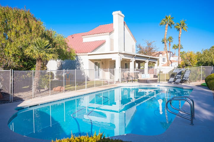 Absolute Perfection! Pool! DluxSpa! Putting Green!