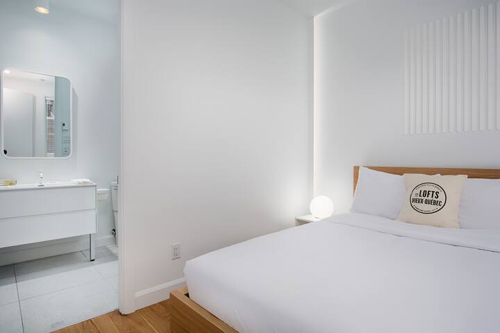 SF202 – Lofts St-François – Par Les Lofts Vieux-QC gallery image 2