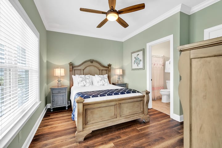 “Green Queen Room” - Queen bed with ensuite - on first floor - on the “Bedrooms Level”