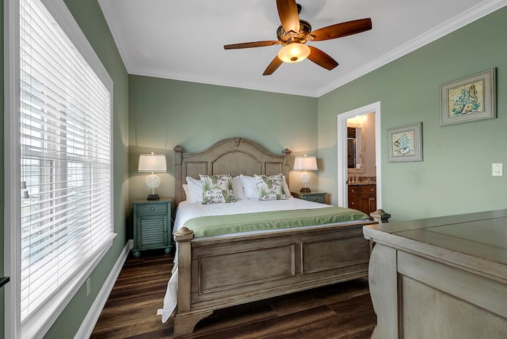 “Upstairs Green King Room” - King bed with ensuite - on top floor - same level as kitchen & living room