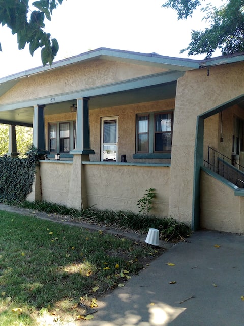 Three bedroom get-a way close to trail