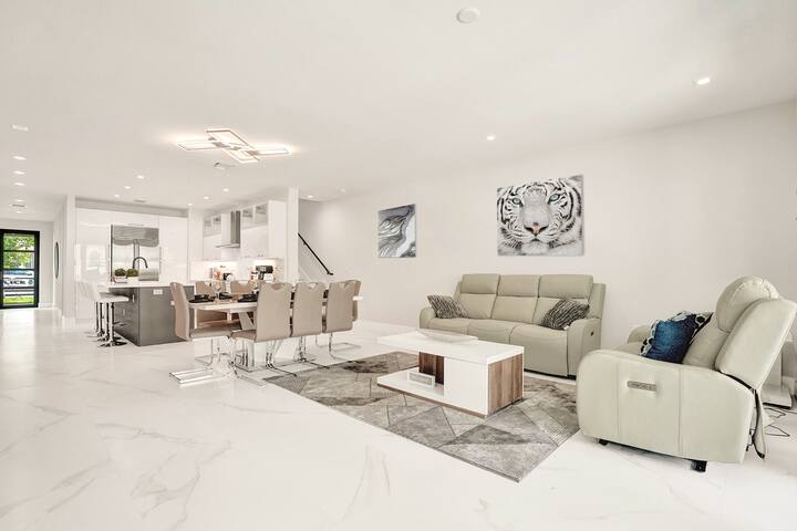 Walk to LasOlas | 4BR | Htd Pool | 5 mins to Beach gallery image 5