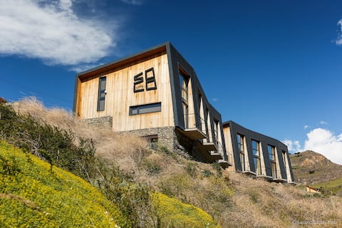 Top performing Airbnb: Only Loft, with the best mountain view. in El Chaltén