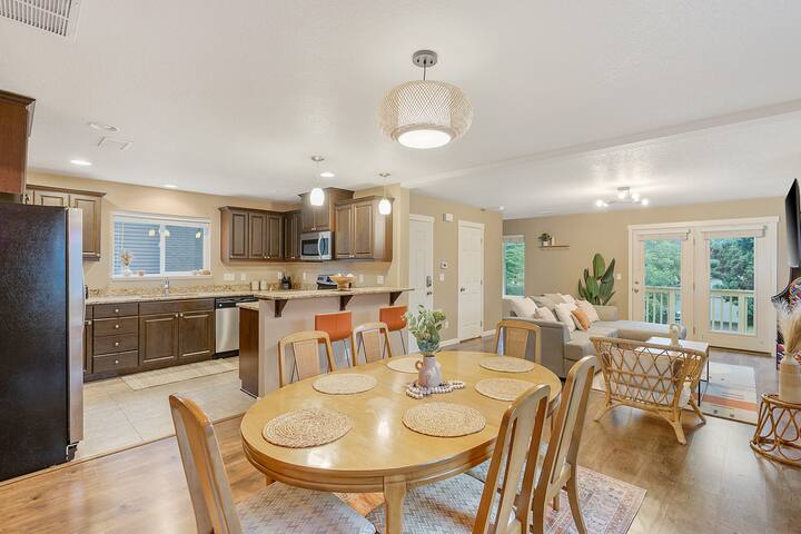 Welcoming 4BR/3.5BA – Steps from Mt. Tabor Park gallery image 5