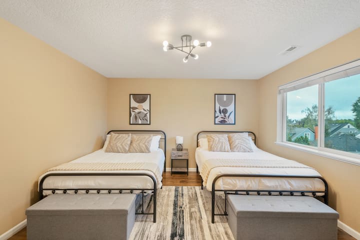 Welcoming 4BR/3.5BA – Steps from Mt. Tabor Park gallery image 3