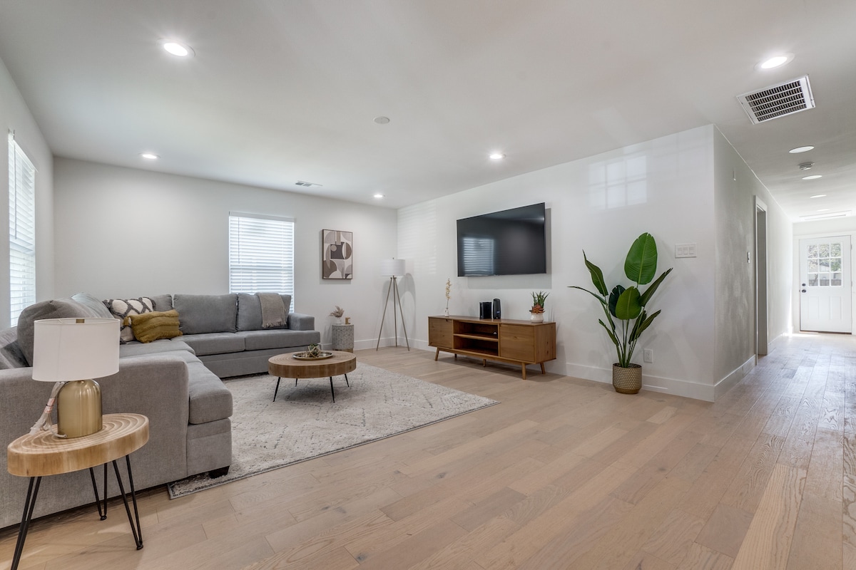 Successful Airbnb property: Designer Home near Bishop Arts and Downtown in Elmwood