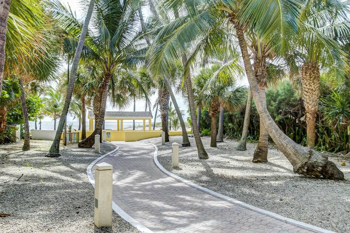 Walk to Beach + Seasonally Heated Pool gallery image 2