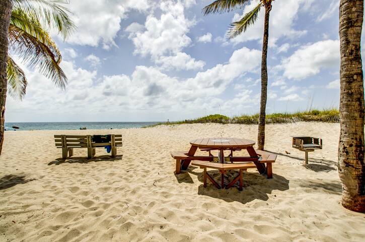 Walk to Beach + Seasonally Heated Pool gallery image 4