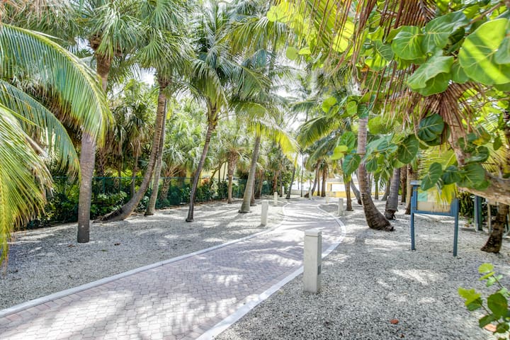 Walk to Beach + Seasonally Heated Pool