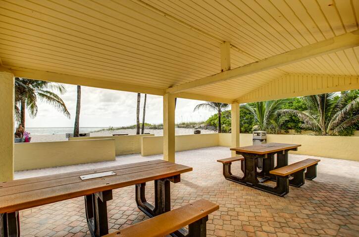 Walk to Beach + Seasonally Heated Pool gallery image 5