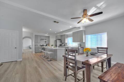 Near Ontario Airpot/Claremont/Disneyland 4BR/3.5BA