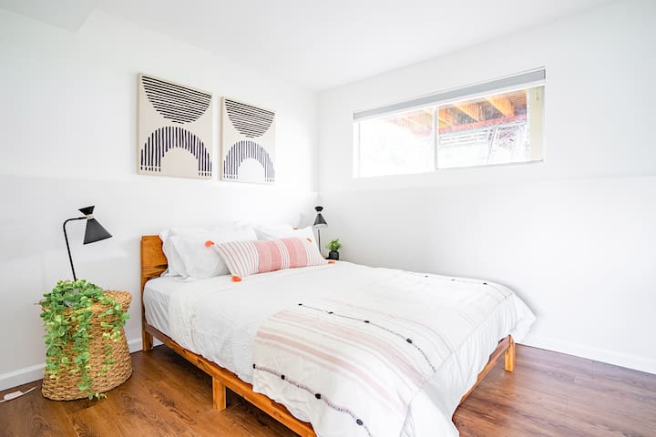 Charming 6BR Farmhouse Escape w/ Downtown Access gallery image 2