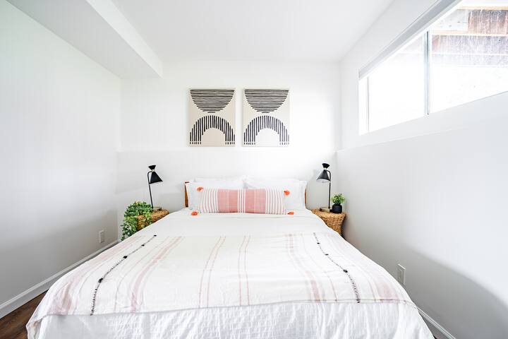 Charming 6BR Farmhouse Escape w/ Downtown Access gallery image 5