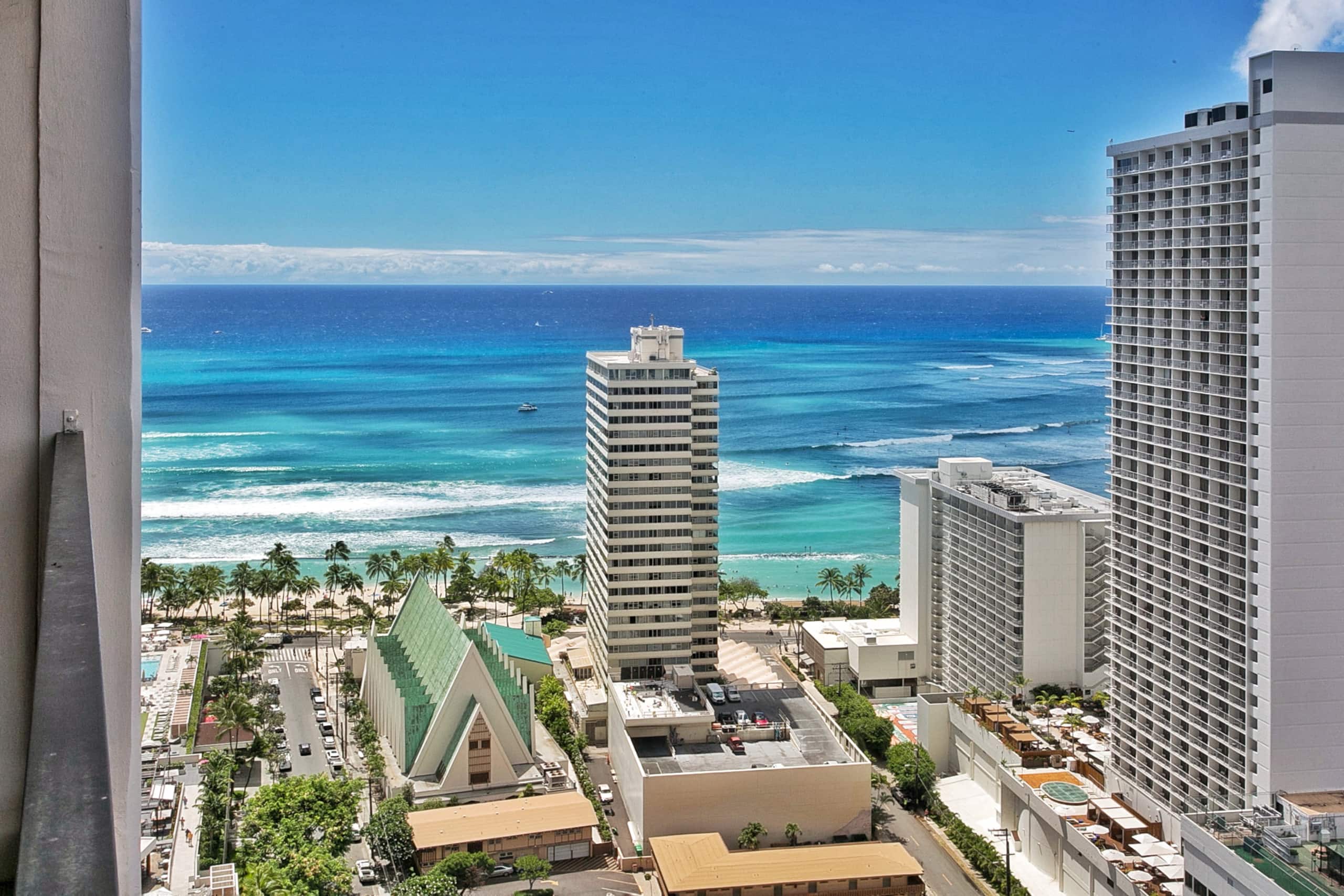 Condo in Honolulu · ★4.78 · 1 bedroom · 3 beds · 1 private bath - Image 11